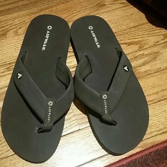 mens flip flops size 9